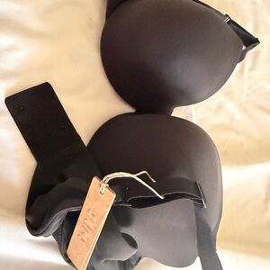 Skims bra with tags on it - full coverage lightly lined bra